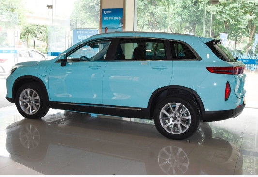 Otomobil EV Küçük Araba Skyworth EV6 FF Düzen Sürücü 5 Kişilik Araba SUV 150km/h