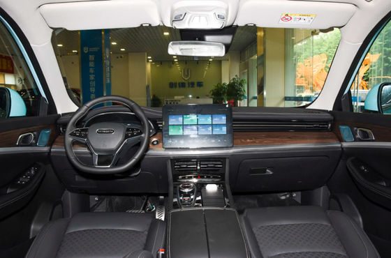 Otomobil EV Küçük Araba Skyworth EV6 FF Düzen Sürücü 5 Kişilik Araba SUV 150km/h