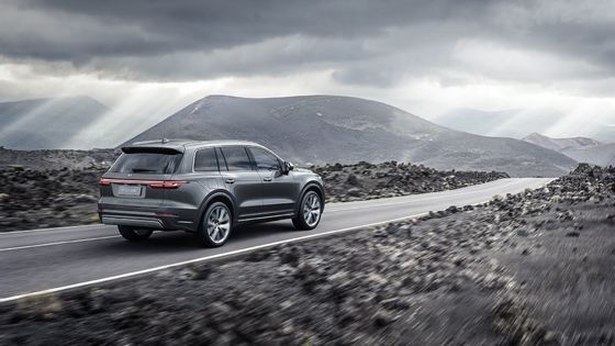 220km/h Plug In Hybrid SUV 700Km Menzil Dört Ekran Altı Kişilik Elektrikli Araba