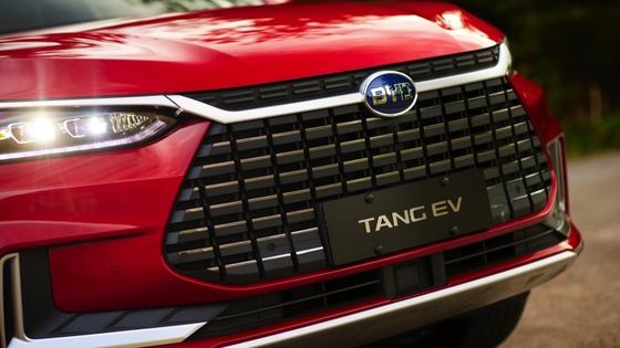 635km Yüksek Performanslı Elektrikli Arabalar