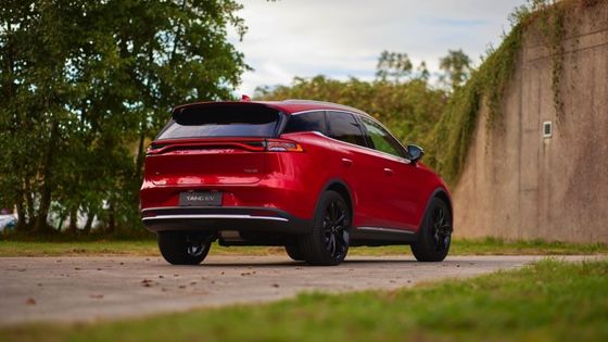 635km Yüksek Performanslı Elektrikli Arabalar