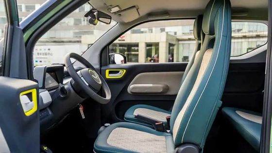 Wuling Game Boy Küçük 3 Kapılı Arabalar 120km 2 Kutu 4 Kişilik Elektrikli Araba