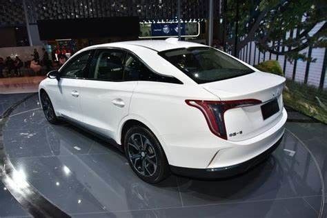 431km Elektrikli Araba Sedan Yüksek Hızlı Hongqi E QM5 PLUS 160km / H Maksimum Hız