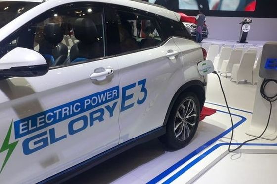 Dongfeng Glory E3 Elektrikli SUV Arabalar EV AMG Tahrik Ünitesi Elektrikli 5 Kişilik Araba