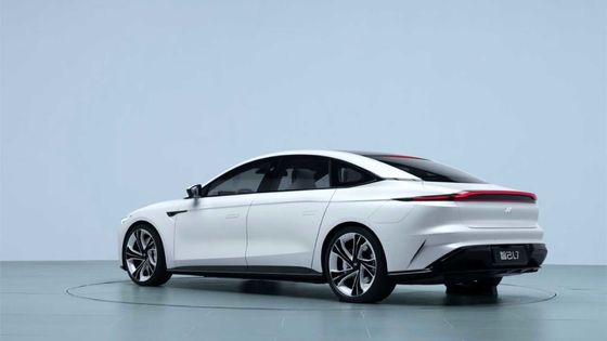 ZHIJI L7 Yüksek Performanslı Elektrikli Arabalar 615km Yeni Enerji Elektrikli Araçlar