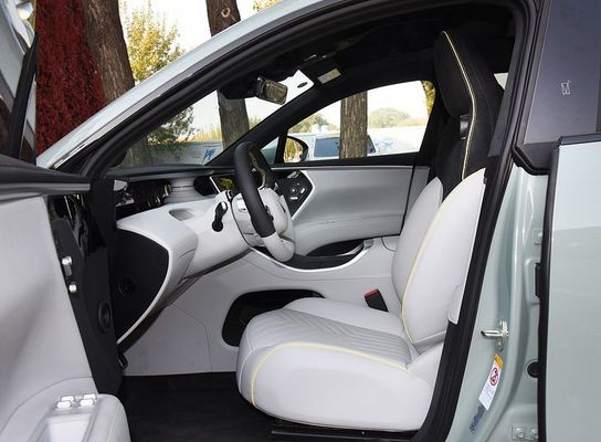 4 Kapı 5 Kişilik Büyük Elektrikli Arabalar Avita 11 555km Menzil 200km/s Maks hız