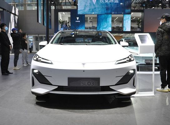 Changan Sl03 Otomatik Yüksek Performanslı Elektrikli Arabalar Beş Kapılı Beş Koltuklu Dört Tekerlekli