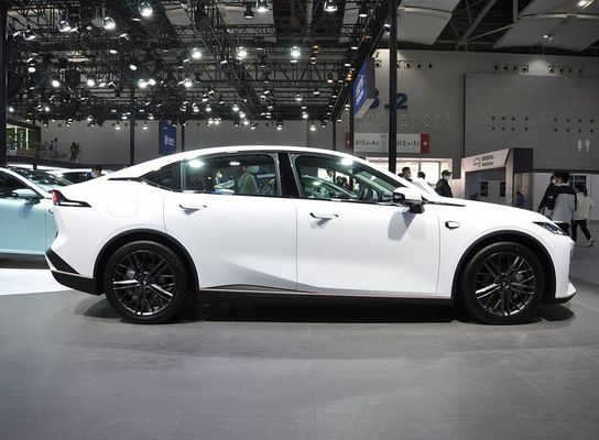 Changan Sl03 Otomatik Yüksek Performanslı Elektrikli Arabalar Beş Kapılı Beş Koltuklu Dört Tekerlekli