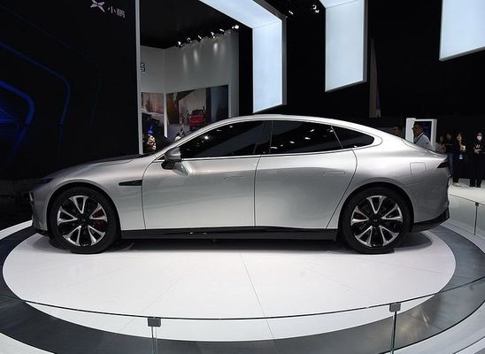 Akıllı Limuzin Elektrikli Araba Xpeng P7 Nedc 2WD 4WD 480 586 670 706km Menzil