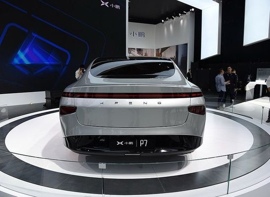 Akıllı Limuzin Elektrikli Araba Xpeng P7 Nedc 2WD 4WD 480 586 670 706km Menzil
