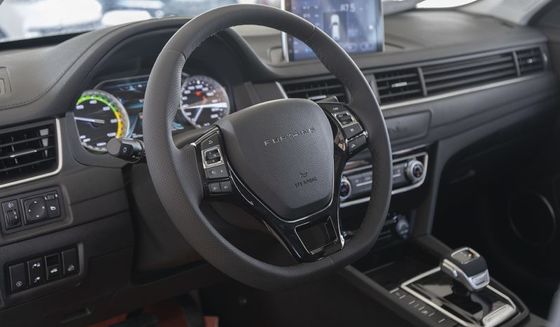 Dongfeng Forthing Saf Elektrikli Arabalar PHEV Yeni Enerji Ailesi EV Araba 150km / H