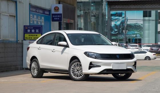 Dongfeng Forthing Saf Elektrikli Arabalar PHEV Yeni Enerji Ailesi EV Araba 150km / H