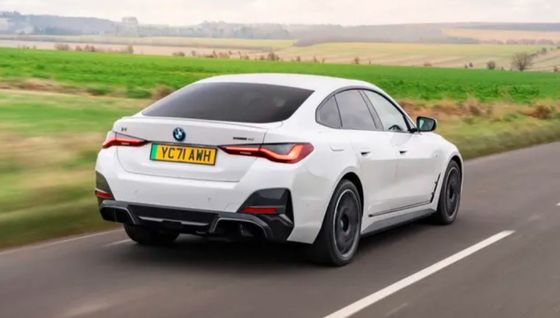 BMW i4'te en yeni ve dört tekerlekten çekici ikili elektrikli motorlar güç ve hatchback bagajı mevcut