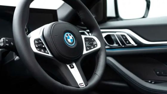 BMW i4'te en yeni ve dört tekerlekten çekici ikili elektrikli motorlar güç ve hatchback bagajı mevcut