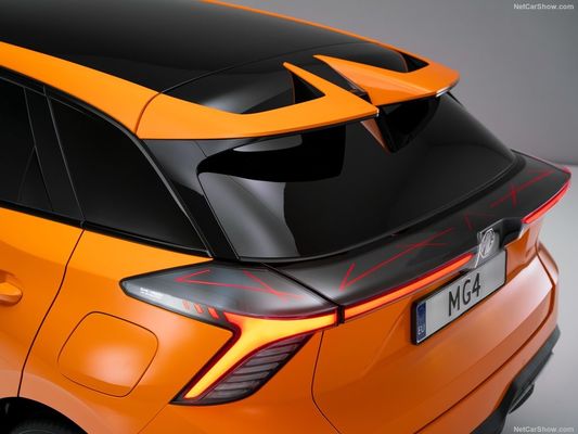 Yeni Enerji 2024 en sıcak tamamen elektrikli araç 250N.m Torque Max. 986l Ekstra Büyük Bagaj Alanı ile MG4 EV