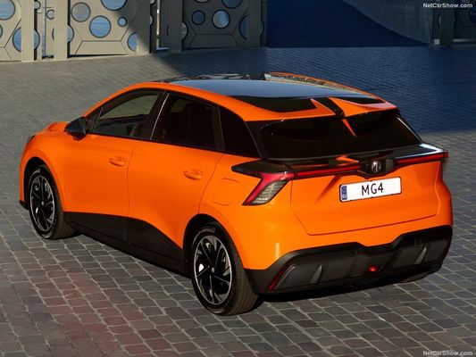 Yeni Enerji 2024 en sıcak tamamen elektrikli araç 250N.m Torque Max. 986l Ekstra Büyük Bagaj Alanı ile MG4 EV