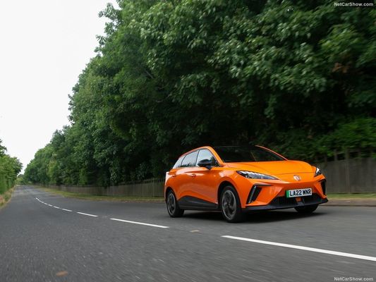 Yeni Enerji 2024 en sıcak tamamen elektrikli araç 250N.m Torque Max. 986l Ekstra Büyük Bagaj Alanı ile MG4 EV