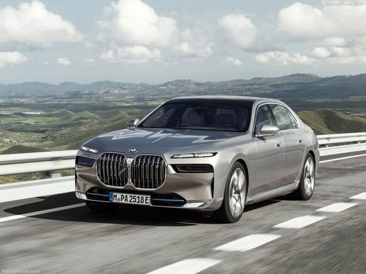 Yeni enerji aracı BMW i7 2023 xDrive60L lüks spor araba koltukları yetişkin elektrikli araçlar