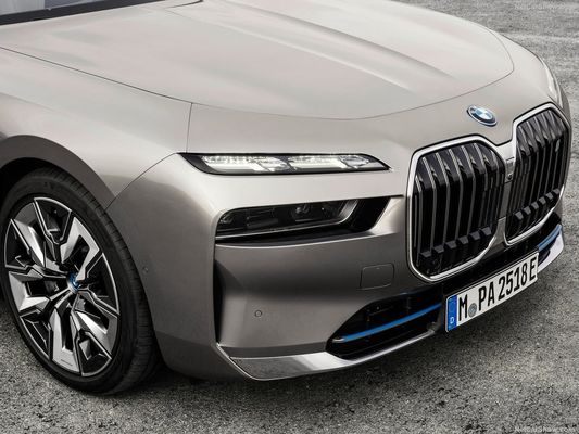 Yeni enerji aracı BMW i7 2023 xDrive60L lüks spor araba koltukları yetişkin elektrikli araçlar