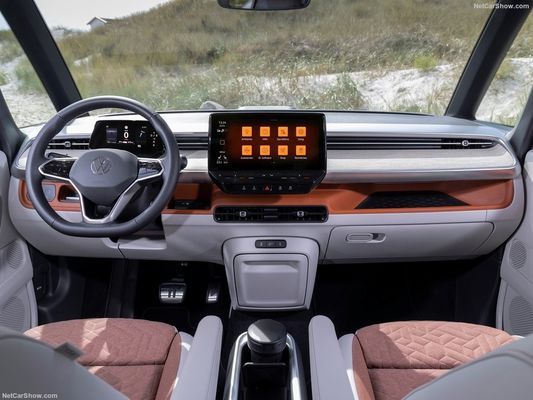 VW klasik karavanı MPV Volkswagen ID Buzz. 2023 elektrikli robort aileler için pratik büyük alan