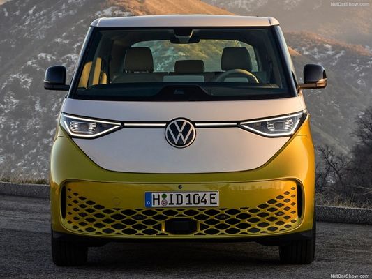 VW klasik karavanı MPV Volkswagen ID Buzz. 2023 elektrikli robort aileler için pratik büyük alan