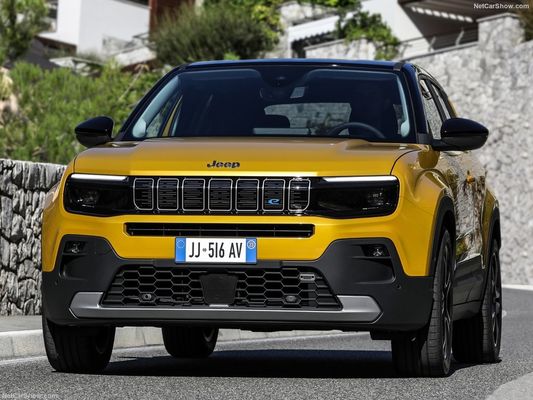 Küçük Kompakt Aile odaklı tüm elektrikli crossover SUV Jeep Avenger WLTP400km ile