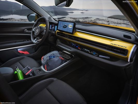 Küçük Kompakt Aile odaklı tüm elektrikli crossover SUV Jeep Avenger WLTP400km ile