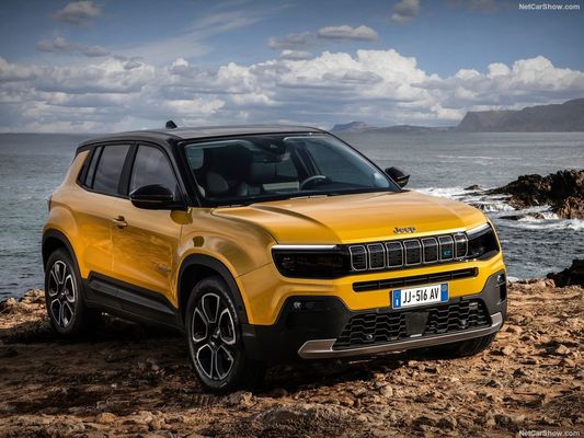 Küçük Kompakt Aile odaklı tüm elektrikli crossover SUV Jeep Avenger WLTP400km ile