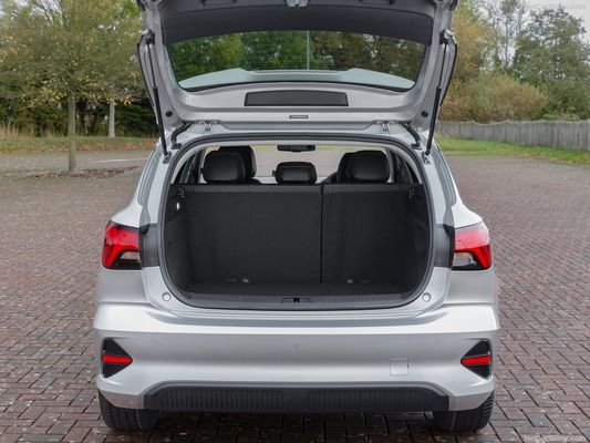 MG 5 EV'de 344km'lik uygun bir menzile ve süper şarj yeteneğine sahip geniş, konforlu tüm elektrikli araba.