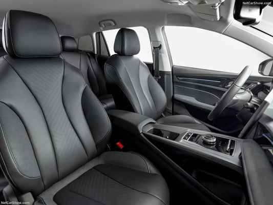 MG 5 EV'de 344km'lik uygun bir menzile ve süper şarj yeteneğine sahip geniş, konforlu tüm elektrikli araba.