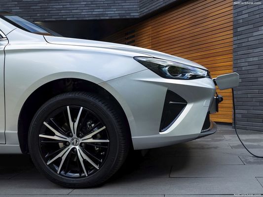 MG 5 EV'de 344km'lik uygun bir menzile ve süper şarj yeteneğine sahip geniş, konforlu tüm elektrikli araba.