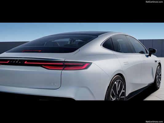 Geely Galaxy E8 Ev Elektrikli Araba 2024 550Kw Max Yeni Enerji Aracı Sedan Tek Motorlu 190km/H Maksimum Hız