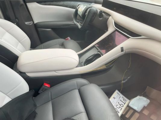 Presale Zhiji L6 Pure Electric 4 kapılı Sedan Motor Gücü 216kw Bir Yarım Spoke Çelik Tekerle Yeni Enerji Aracı