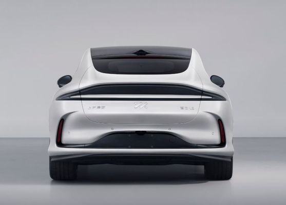 Presale Zhiji L6 Pure Electric 4 kapılı Sedan Motor Gücü 216kw Bir Yarım Spoke Çelik Tekerle Yeni Enerji Aracı