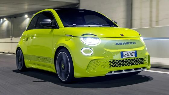 Şirin ve Sportif Abarth 500e Sıcak Hatchback Elektrikli Araba Benzin 152P.S Motor Gücü Kadar Eğlenceli