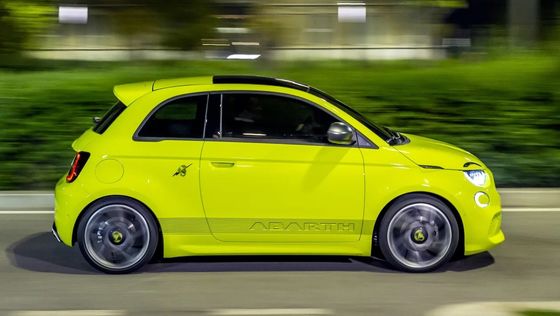 Şirin ve Sportif Abarth 500e Sıcak Hatchback Elektrikli Araba Benzin 152P.S Motor Gücü Kadar Eğlenceli