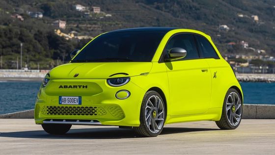 Şirin ve Sportif Abarth 500e Sıcak Hatchback Elektrikli Araba Benzin 152P.S Motor Gücü Kadar Eğlenceli