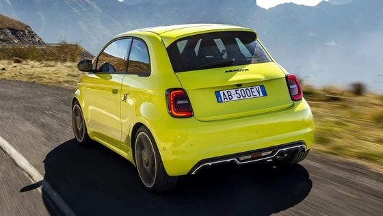 Şirin ve Sportif Abarth 500e Sıcak Hatchback Elektrikli Araba Benzin 152P.S Motor Gücü Kadar Eğlenceli