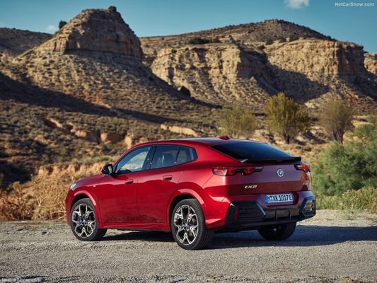 Sıcak Satış BMW IX2 için Uzun Menzilli Elektrikli Araba 2024 449Km Yüksek Hızlı Otomatik Yeni Enerji Aracı