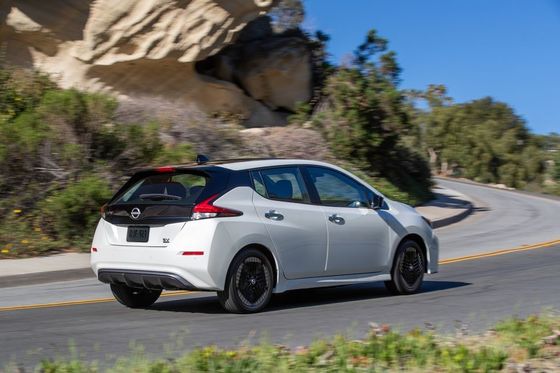 2024 Nissan Leaf S hatchback yeni enerji arabalarında yerel yolculuk için 180 millik menzile sahip benzinsiz.