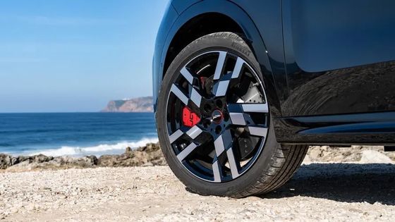 2024 saf elektrikli araba Mini Cooper Countryman E aile SUV kutu şeklinde 462km menzil 150km motor gücü ile