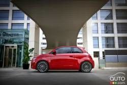 2024 FIAT 500e FWD Mini elektrikli arabalar.