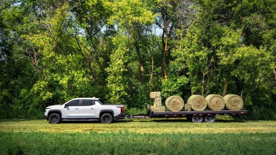 Yeni enerji taşıyıcı 2024 Chevrolet Silverado EV etkileyici 450 mil EPA menzili ile 10000 pound çekiş kapasitesinde çalışıyor