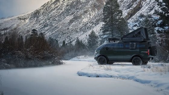 8 fitlik bir yatak ve geniş bir depolama alanı olan özel inşa edilmiş bir Truck Canoo pickup.