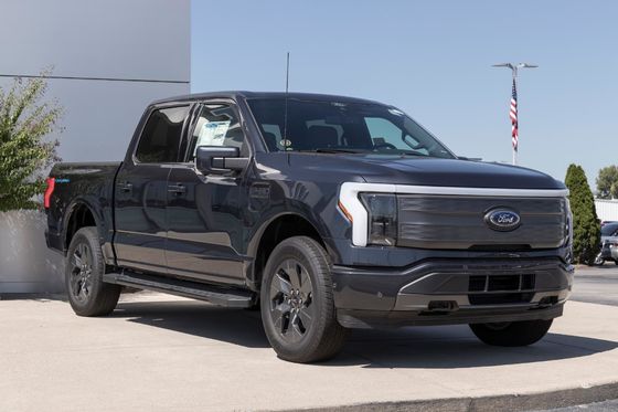 Elektrikli araba Ford F-150 Işıklama büyük menzilli ve büyük depolama alanı olan saf elektrikli pikap