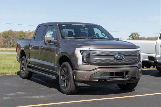 Elektrikli araba Ford F-150 Işıklama büyük menzilli ve büyük depolama alanı olan saf elektrikli pikap