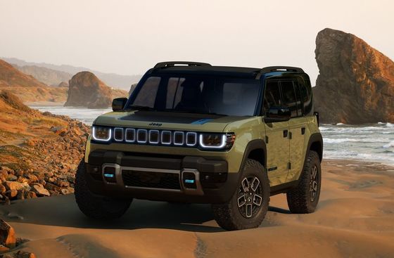 Yaklaşan tamamen elektrikli SUV 2024 Jeep Recon EV katlanabilir çatı kaldırma kapıları ve sürünen kayalar ile