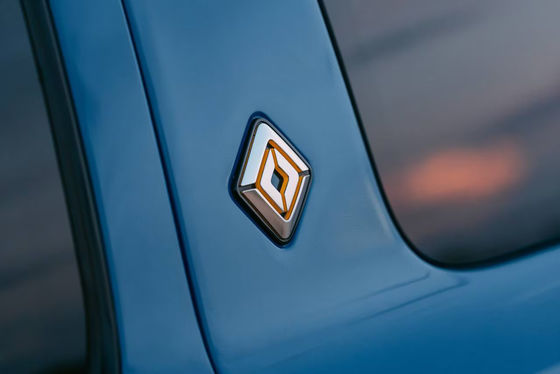 2023 RIVIAN R1S Dört motorlu 800 PS, 660 km'lik menzilli, 3,1 saniyede 60 mph'ye ulaşıyor, tümü elektrikli, 7 koltuklu, lüks karabin.