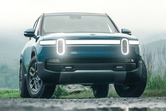 2023 RIVIAN R1S Dört motorlu 800 PS, 660 km'lik menzilli, 3,1 saniyede 60 mph'ye ulaşıyor, tümü elektrikli, 7 koltuklu, lüks karabin.