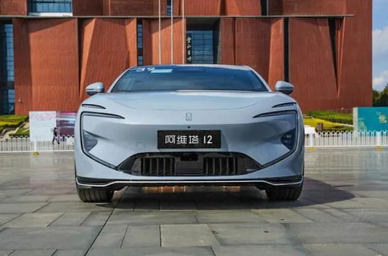 Tamamen Elektrikli Araç AVATR 12 Elektrikli Araç 700 km menzile sahip